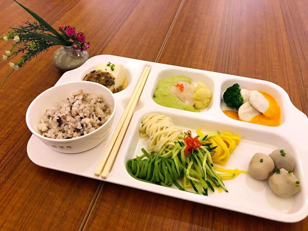 国际养老公寓椿萱茂用餐食刷出中国养老行业新高度 国际养老公寓椿萱茂用餐食刷出中国养老行业新高度