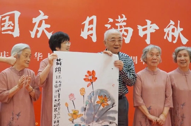用一个假期，打开一部东方养老图集