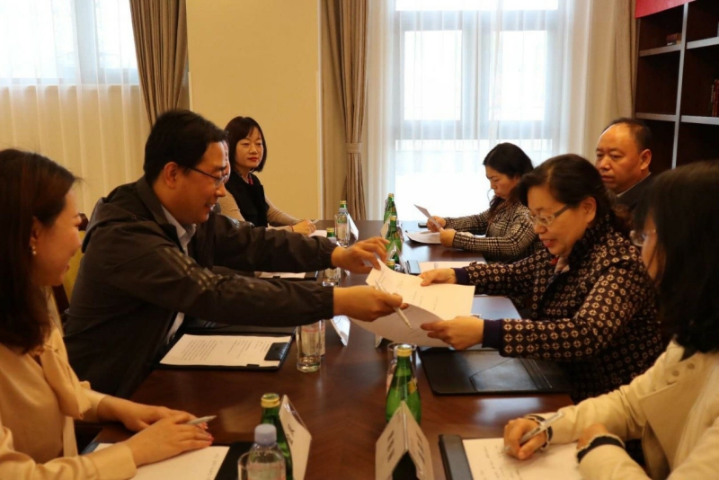 椿萱茂与国务院国资委纺织离退休干部局签署战略合作协议
