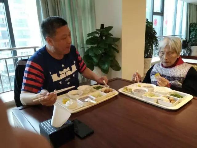椿萱茂武汉居家养老专家团队精准服务为武汉长辈家属带来福音