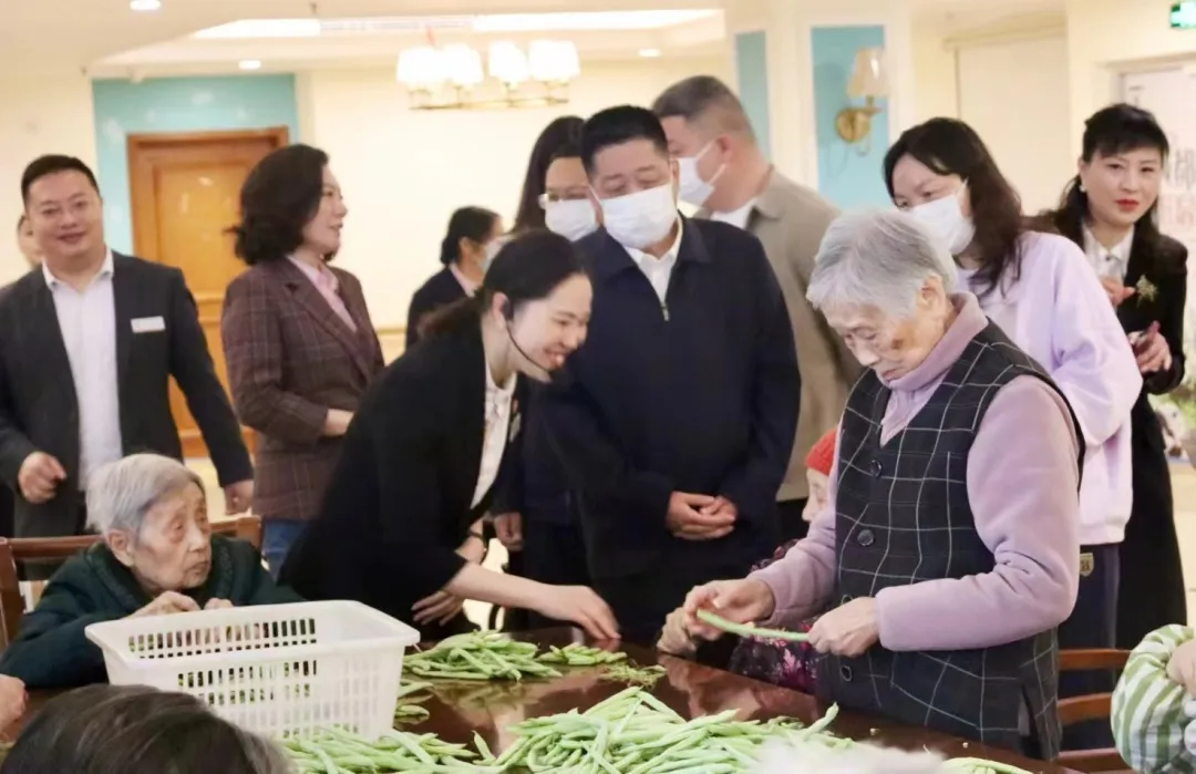 襄阳市民政局党组书记一行莅临椿萱茂 探索健康养老合作新发展-养老院